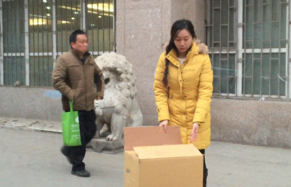 路遇行路艱難的人 你會(huì)出手嗎？