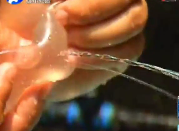 太坑！少女超市買的避孕套超一半漏的