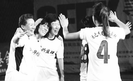 此次運之杰足球俱樂部的參賽隊員,大多是由女足退役球員組成 此次運之杰足球俱樂部的參賽隊員,大多是由女足退役球員組成