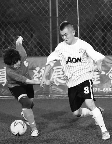 跟男人踢球，鏗鏘玫瑰們?cè)缫蚜?xí)慣