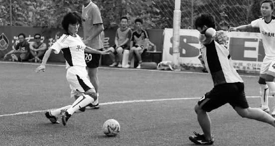 由中國女足曾經(jīng)的后防大將范運(yùn)杰領(lǐng)銜的運(yùn)之杰足球俱樂部，本場比賽可謂秀足高超腳法