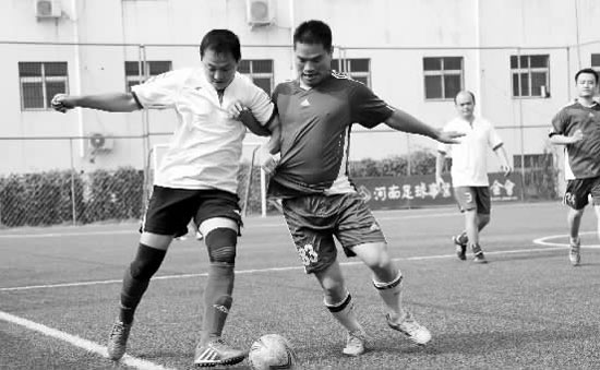 為了爭奪小組頭名，天行健和領(lǐng)航置業(yè)踢得異常激烈