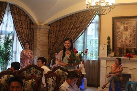 收到怎么多玫瑰，當(dāng)然開(kāi)心啦！