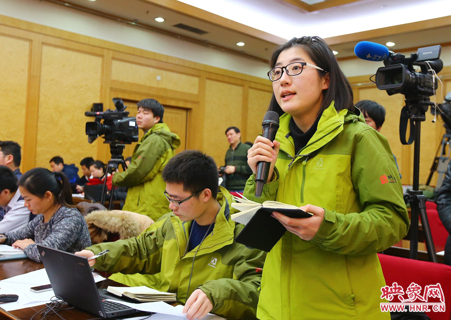 大象融媒映象網記者南樂天在記者會上提問。