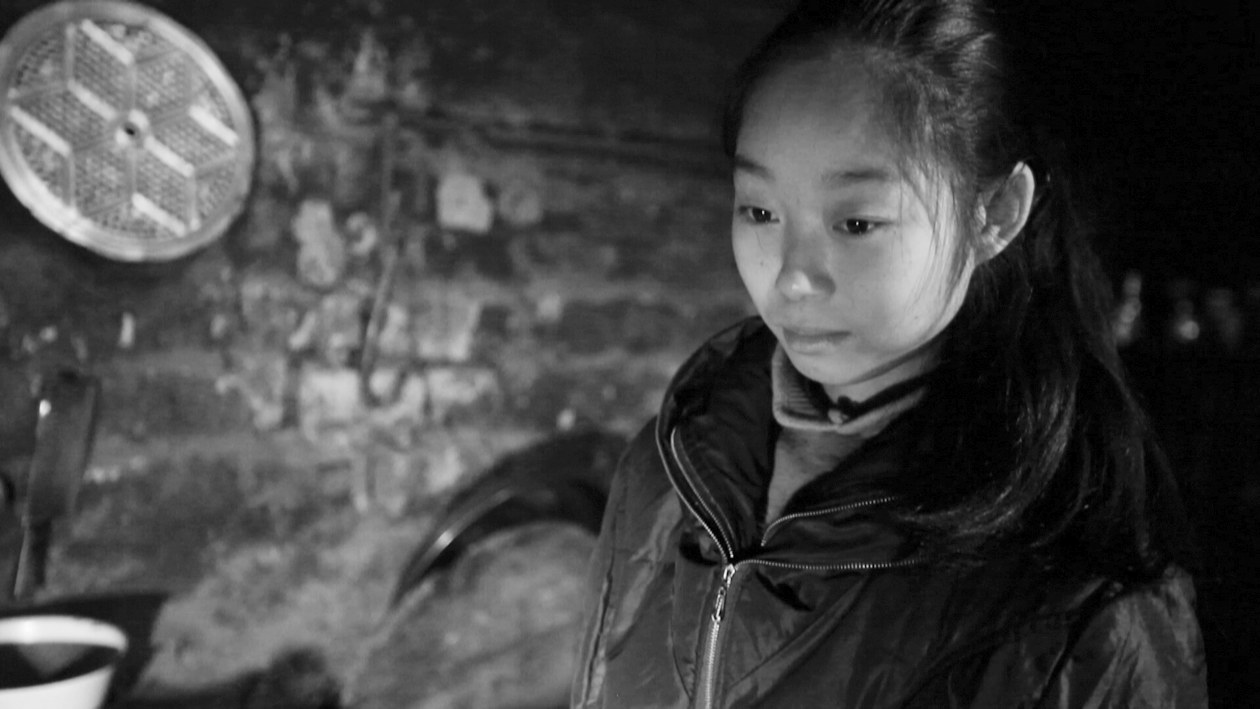 小倩倩家徒四壁，她渴望繼續(xù)讀書，改變家的現(xiàn)狀