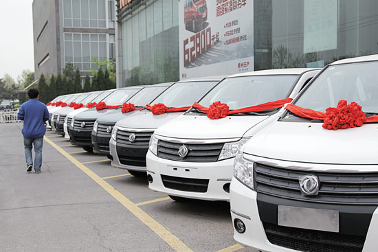 12輛為幸運(yùn)觀眾準(zhǔn)備的新車(chē)
