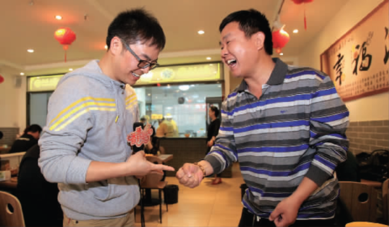 玩石頭剪刀布，于洋“秒殺”小飛