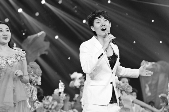 在青歌賽頒獎盛典上，王晰的超炫男低音再次引爆全場