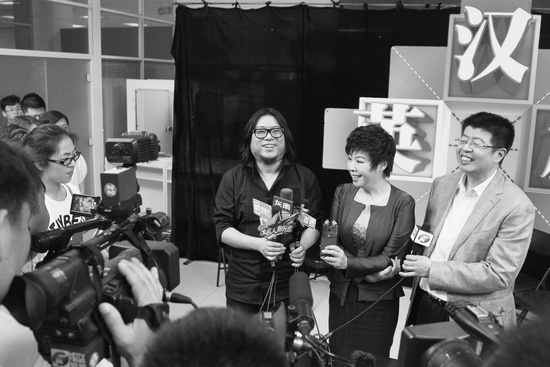 節(jié)目嘉賓高曉松、于丹、張頤武接受采訪