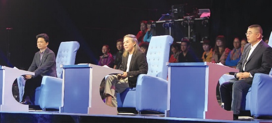 節(jié)目中，崔永元、蔡志忠、錢文忠 由左至右 三為成語先生妙語不斷