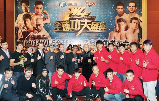 新聞發(fā)布會(huì)上，中外選手齊聚一堂。