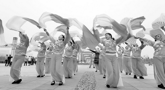 信陽百花園廣場(chǎng)舞