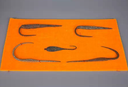 這么大的魚(yú)鉤你見(jiàn)過(guò)嗎？