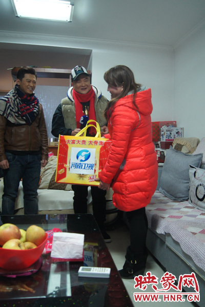 范軍、張竟達(dá)噓寒問暖送祝福