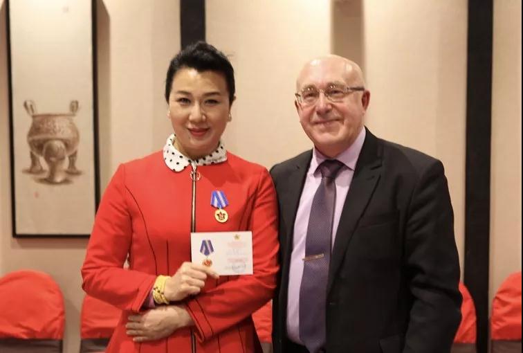 演出代表團(tuán)團(tuán)長(zhǎng)、河南豫劇院黨委書記 汪荃珍