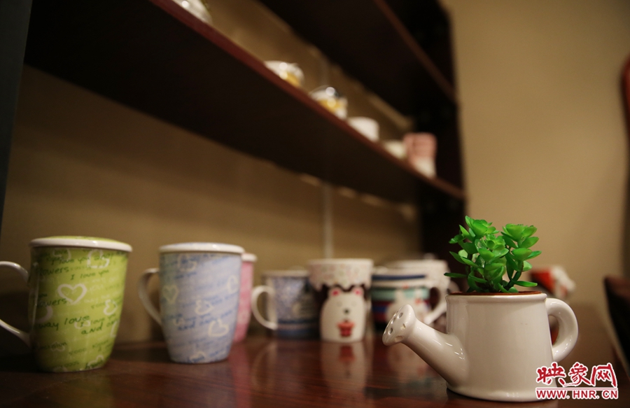 書店內(nèi)促銷用的杯子。