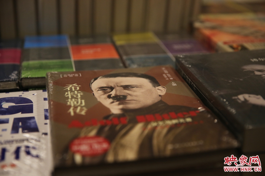 書店內(nèi)的書。