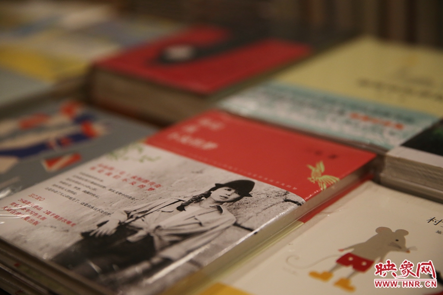 書店內(nèi)的書。