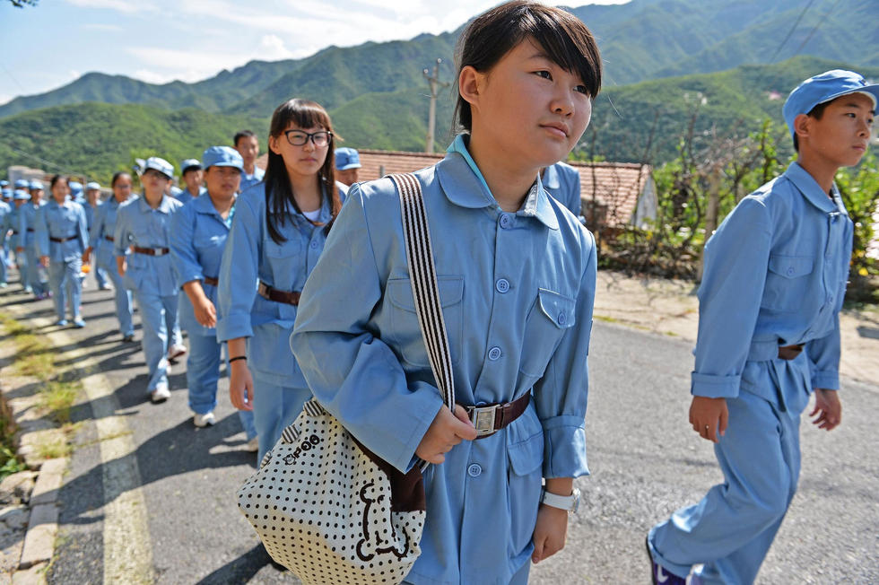 北京300名師生身穿八路軍軍裝紀念抗戰(zhàn)
