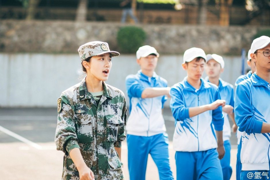 大學新生軍訓再現(xiàn)最美女教官