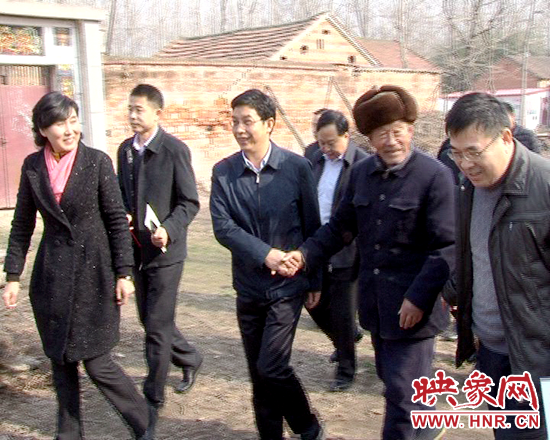 金冬江、李萬(wàn)順、吳文立一行赴正陽(yáng)縣慰問(wèn)